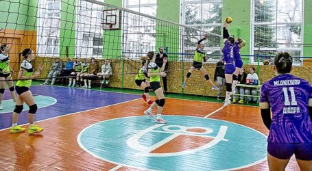 У Кам`янському пройшов волейбольний турнір до Дня Соборності України