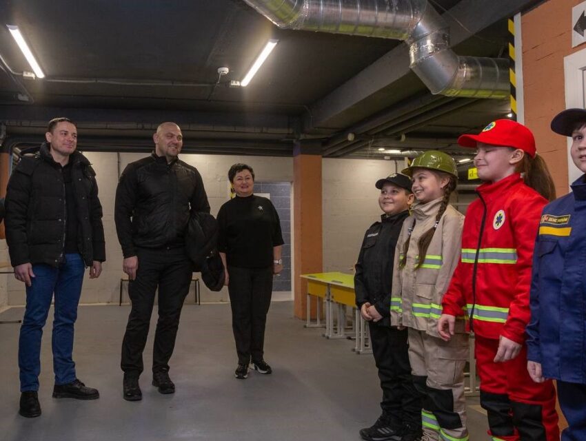 В Кам’янському під час візиту голови Дніпропетровської ОВА відкрили укриття у ліцеї та лікарні