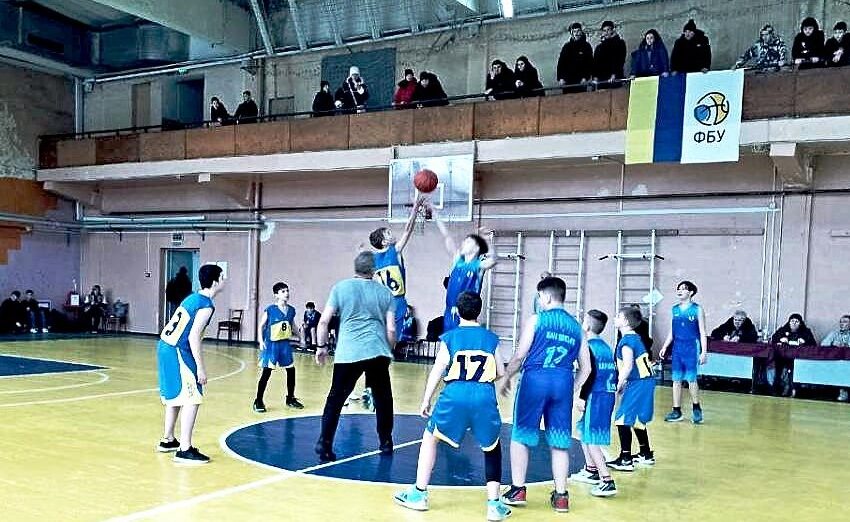 Юні баскетболісти Кам`янського дебютували в першості Дніпропетровщини