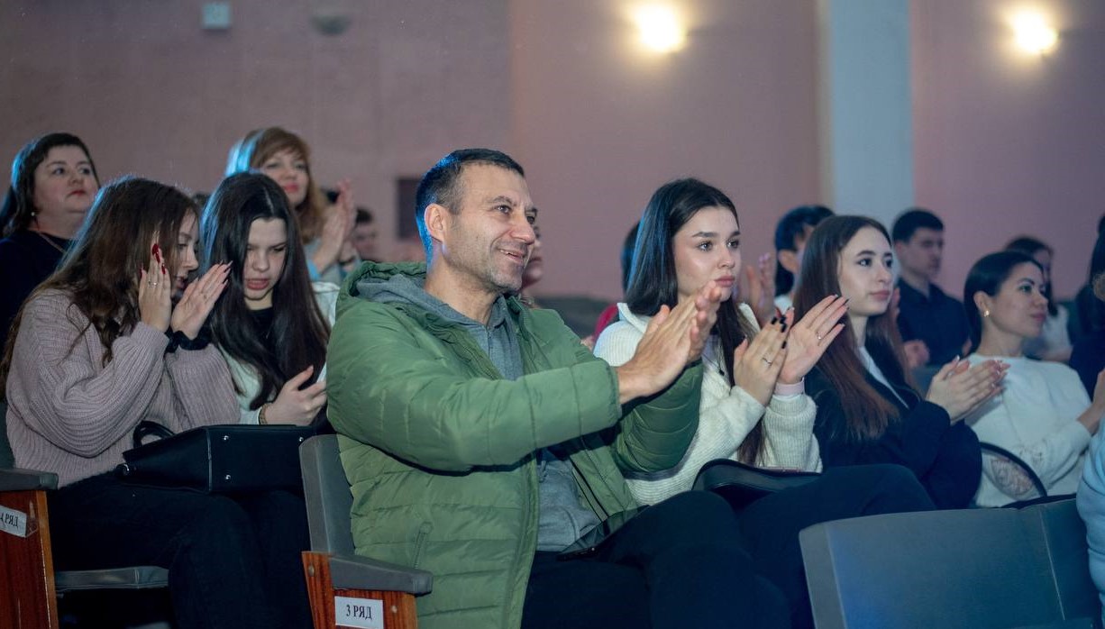 В Кам'янському нагородили переможців Конкурсу «Бюджет участі. ДІТИ» - 2023-2024 - ФОТО