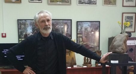 Відомий митець з Кам’янського Олександр Чегорка подарував міському музею свій триптих «Моя Україна»