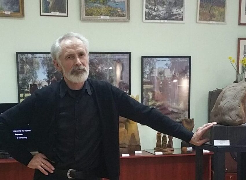Відомий митець з Кам’янського Олександр Чегорка подарував міському музею свій триптих «Моя Україна»