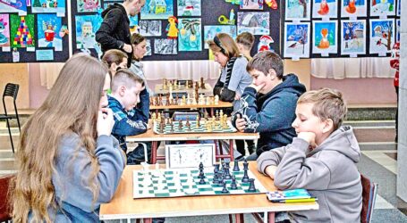 У безсніжному Кам`янському стартував шаховий турнір “Снігова Королева”