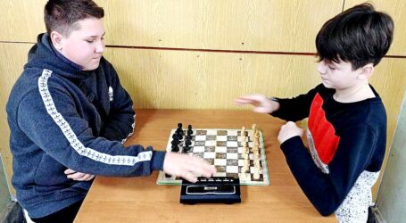 Переможцем шахового турніру вихідного дня у Кам`янському став Максим Косухін