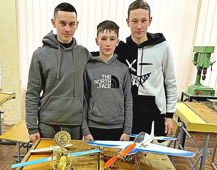 Авіамоделісти з Кам`янського посіли п`ять призових місць на обласних змаганнях