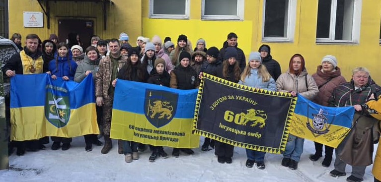 Чергове авто для військових відправили до підрозділу освітяни Кам'янського - ФОТО