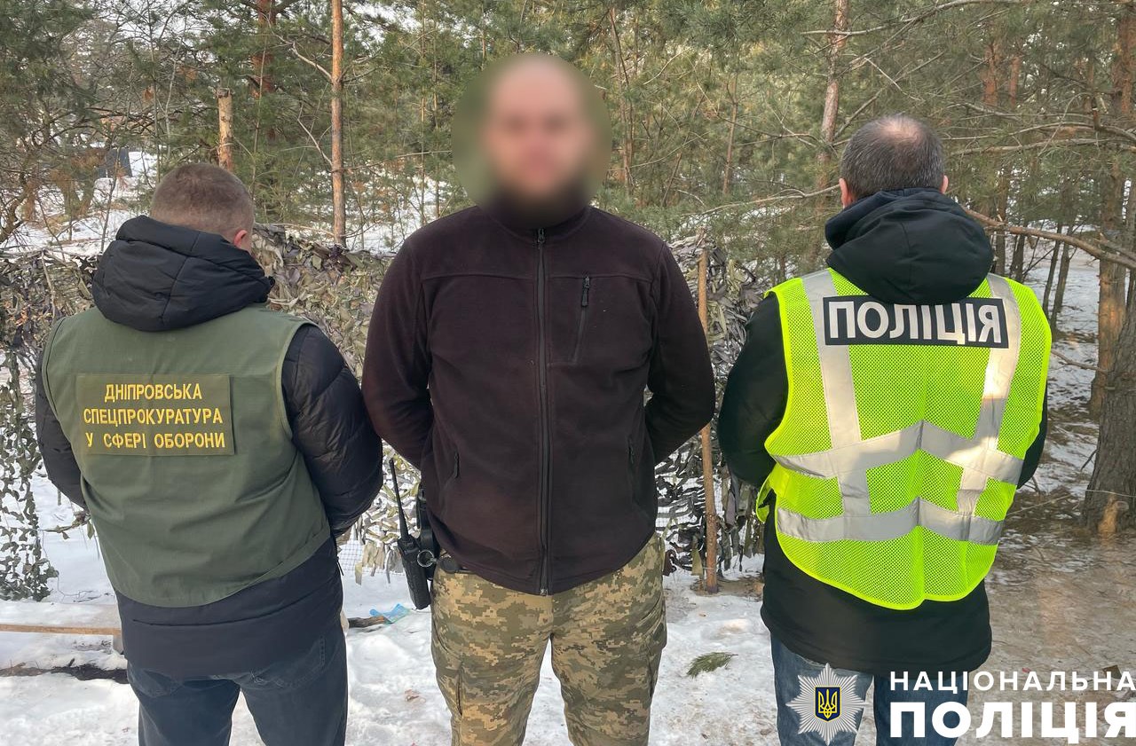 Пропонували за 4 тис. доларів уникнути участі у бойових діях: на Дніпропетровщині викрили групу військовослужбовців - ФОТО