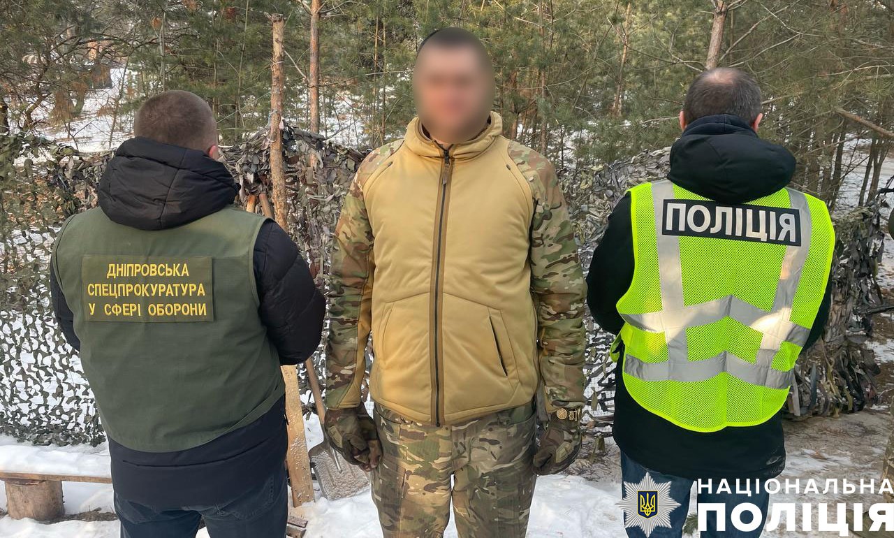 Пропонували за 4 тис. доларів уникнути участі у бойових діях: на Дніпропетровщині викрили групу військовослужбовців - ФОТО