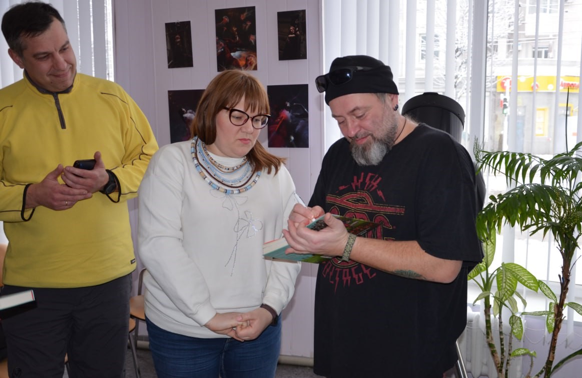 У Кам’янському відбулась зустріч з письменником і журналістом Русланом Горовим - ФОТО