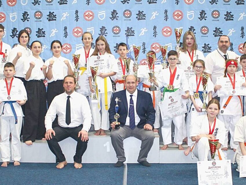 Кам`янські каратисти пройшли випробовування на чемпіонаті Дніпропетровщини