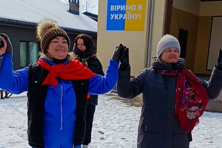 Учасники групи «Активне довголіття» святкували Масляну у Центральному парку Кам’янського - ФОТО