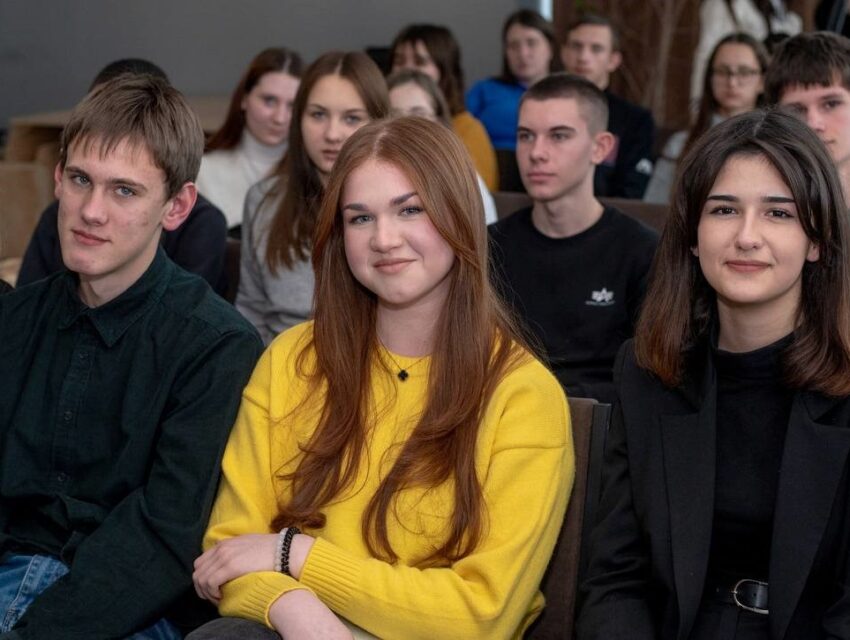 Молодь Кам’янського навчалась правил безпеки у кризових ситуаціях