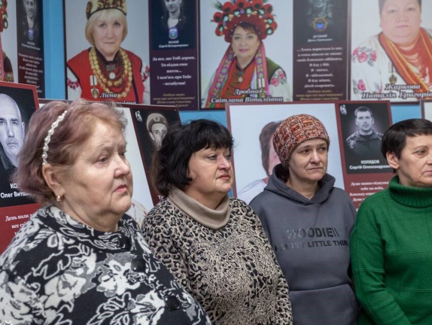 “Біда нас не зламала, а об’єднала”: родини загиблих героїв в Кам’янському підтримують один одного та волонтерять для ЗСУ