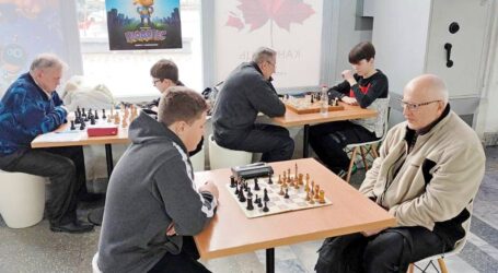 У Кам`янському юні шахісти дали урок гравцям-аксакалам