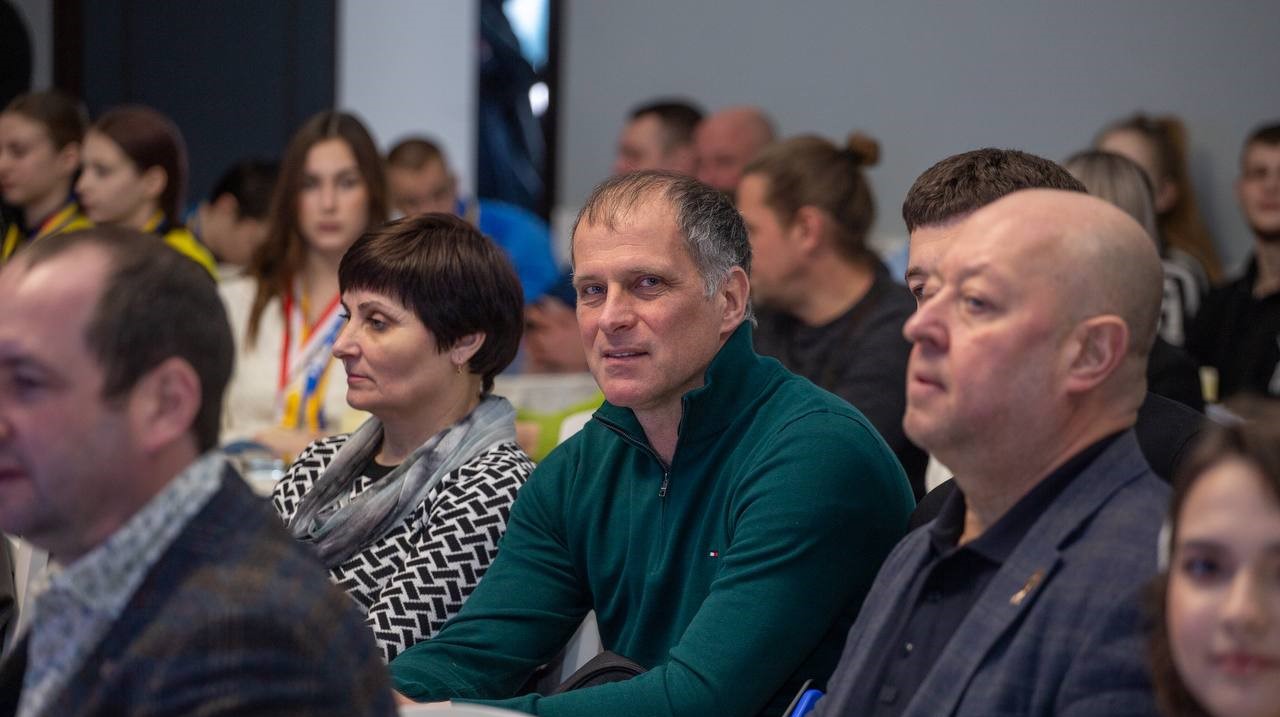 В Кам'янському вітали видатних спортсменів, що стали міськими стипендіатами - ФОТО