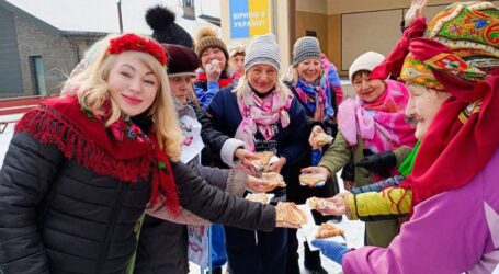 Учасники групи «Активне довголіття» святкували Масляну у Центральному парку Кам’янського