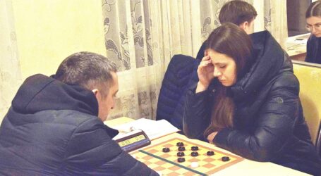 У чемпіонаті Кам`янського з шашок лідери зіграли внічию