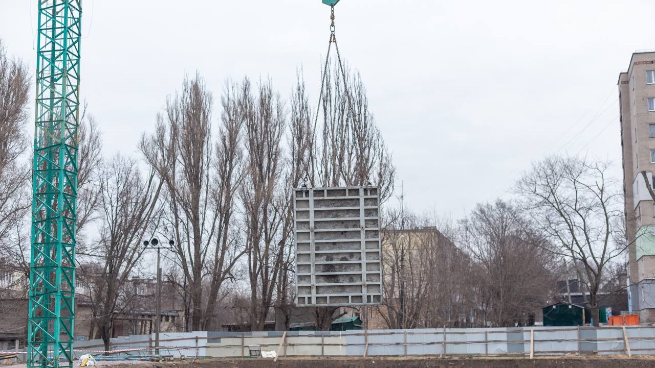 В Кам'янському триває будівництво укриттів у двох освітніх закладах, на черзі – ще три школи - ФОТО