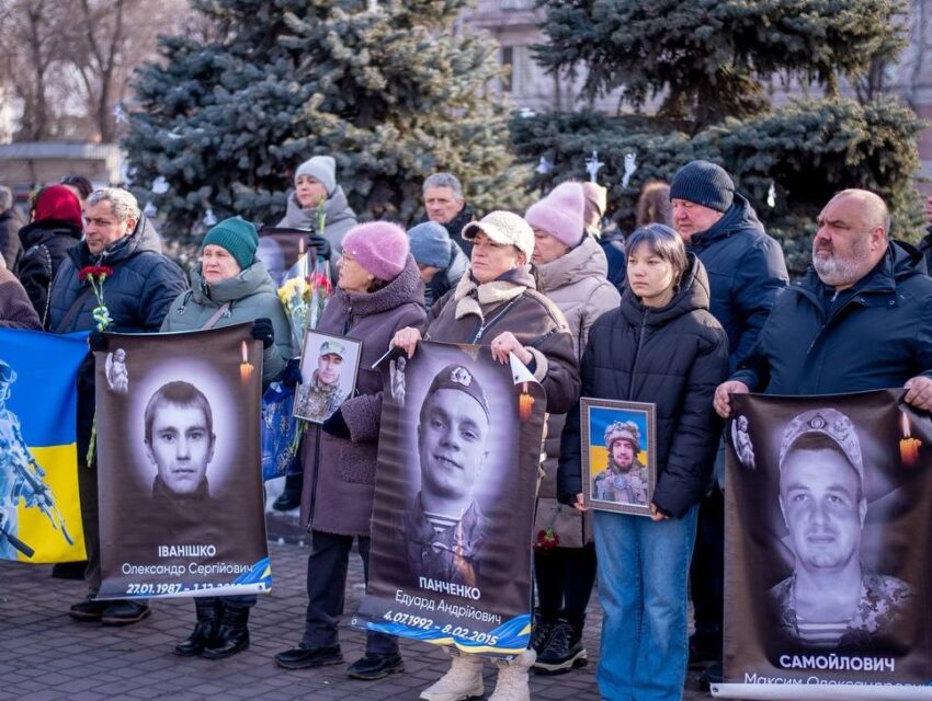 В Кам’янському у третю річницю повномасштабного вторгнення об’єдналися в спільній молитві за Україну та вшанували пам’ять загиблих Героїв