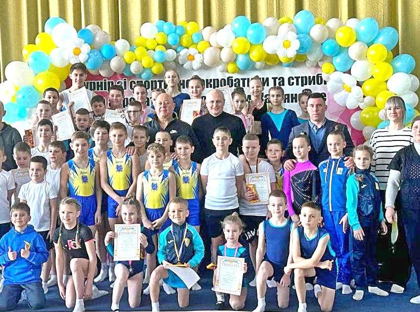 В Кам’янському відбувся чемпіонат міста зі стрибків на акробатичній доріжці, присвячений пам’яті відомого тренера Сергія Савенкова