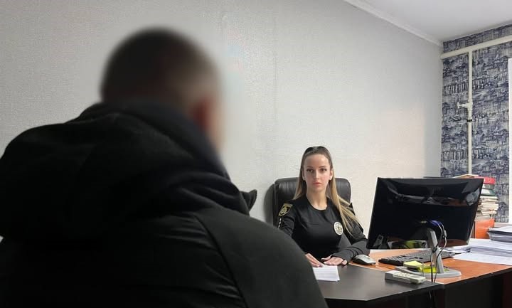 В Кам’янському чоловік вихопив на вулиці телефон у 8-річної дівчинки
