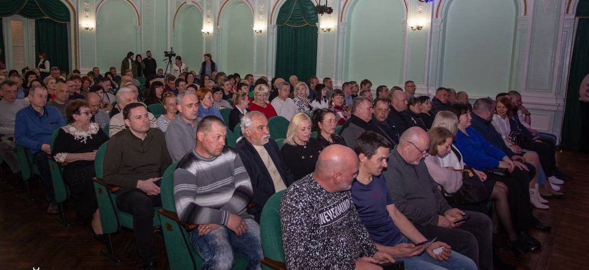 В Кам'янському з професійним святом вітали працівників житлово-комунального господарства і побутового обслуговування населення - ФОТО