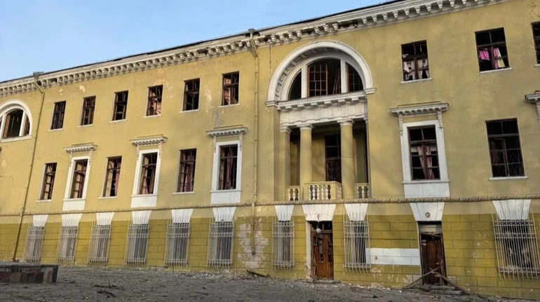 Внаслідок дронової атаки росіян в Дніпрі пошкоджено історичну будівлю палацу Потьомкіна