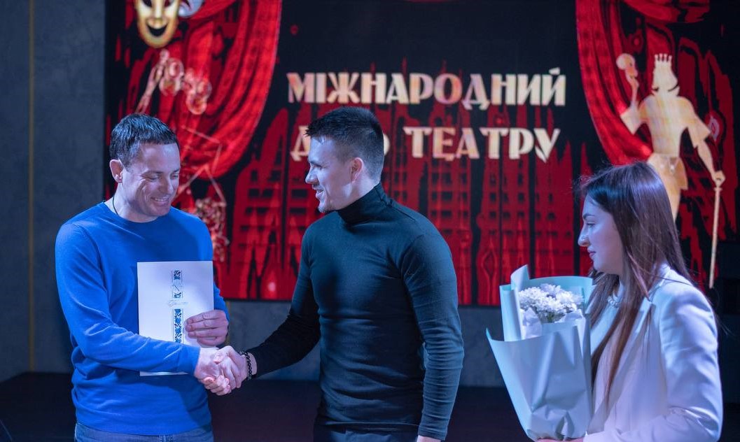 В Кам'янському з професійним святом вітали колектив театру імені Лесі Українки - ФОТО