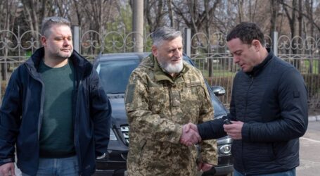 Кам’янське передало чергове авто для оборонців неба