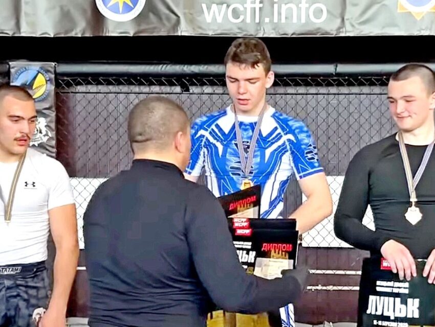 Кам`янчани вибороли десять нагород на чемпіонаті України з козацького двобою