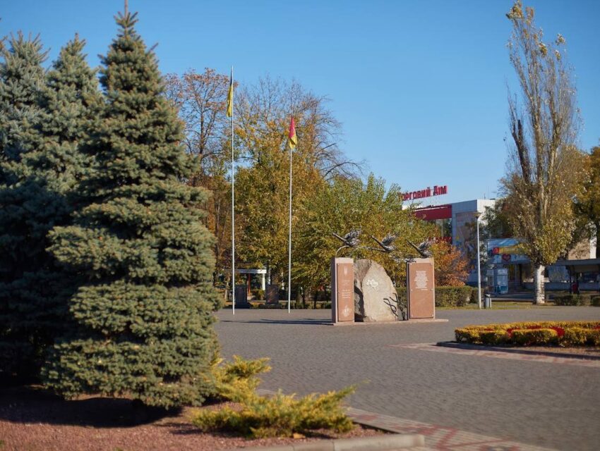 Вночі на зранку агресор гатив по одному з міст на Дніпропетровщині