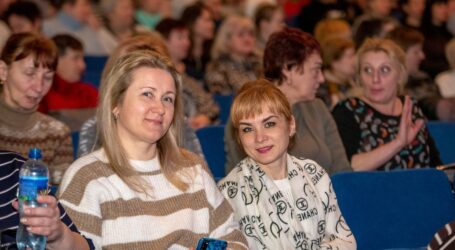 В Кам’янському жінок вітали з прийдешнім святом 8 березня