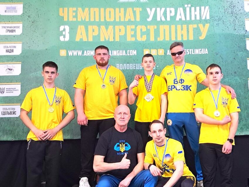 Армрестлери з Кам`янського в чемпіонаті України вибороли майже півтора десятка нагород