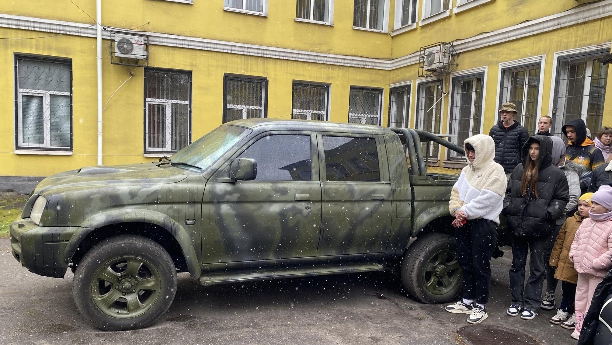 Вже 46-й автомобіль відправили нашим захисникам представники освітянської спільноти Кам'янського - ФОТО