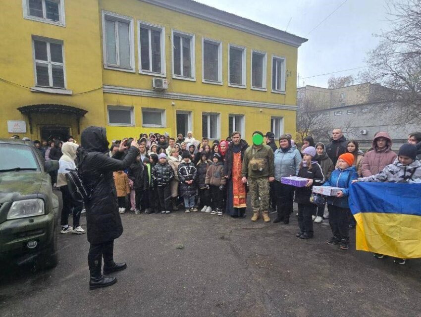 Вже 46-й автомобіль відправили нашим захисникам представники освітянської спільноти Кам’янського