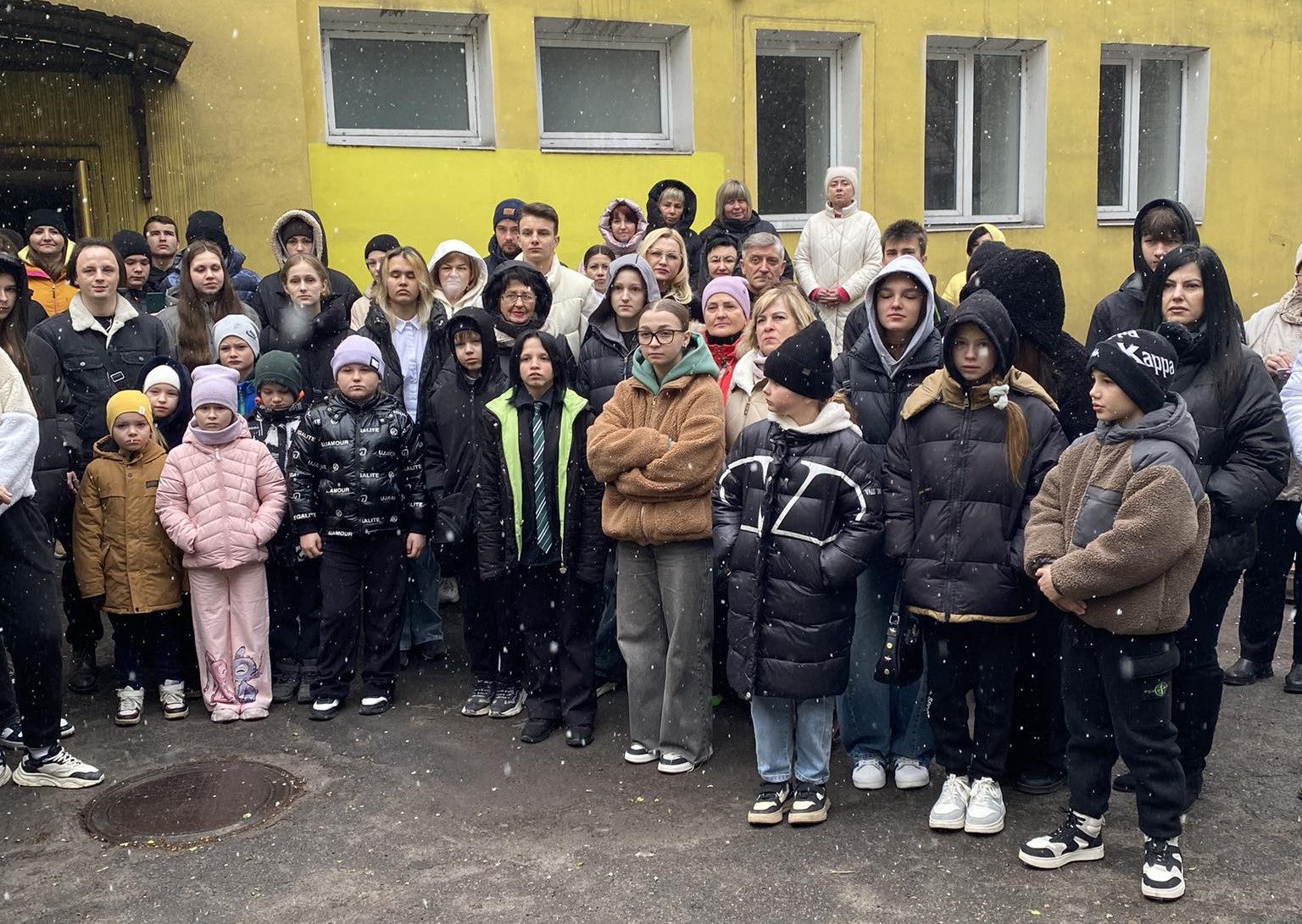 Вже 46-й автомобіль відправили нашим захисникам представники освітянської спільноти Кам'янського - ФОТО
