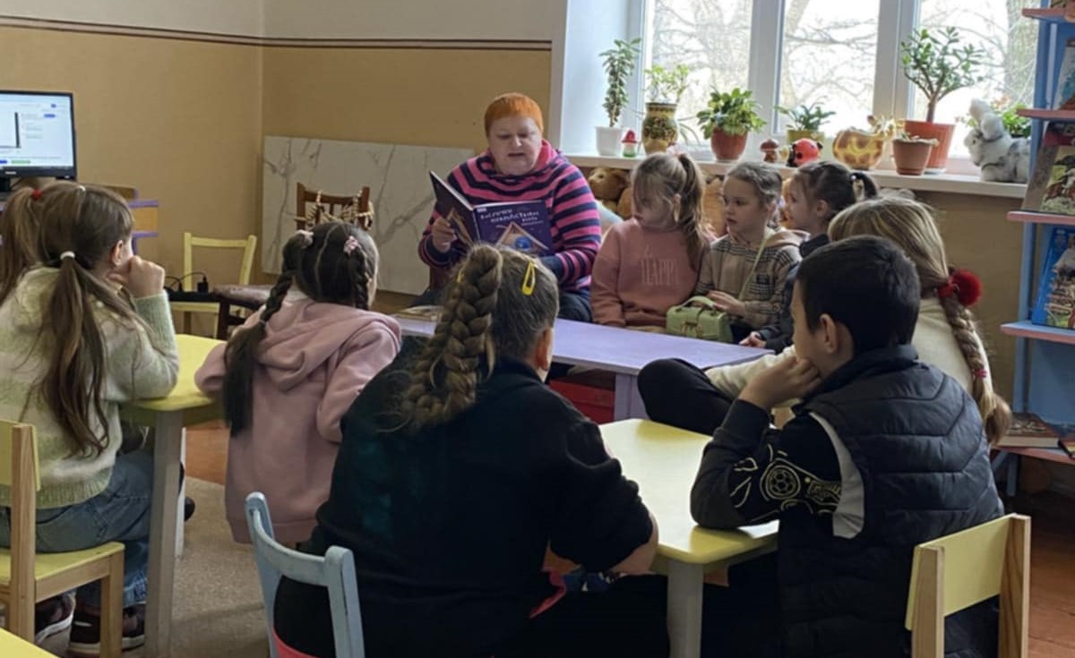 Тетяна Гончар: «Є діти, які читають, не дивлячись на гаджети, як ми свого часу. Вони й беруть нову книгу до рук якось особливо» - ФОТО