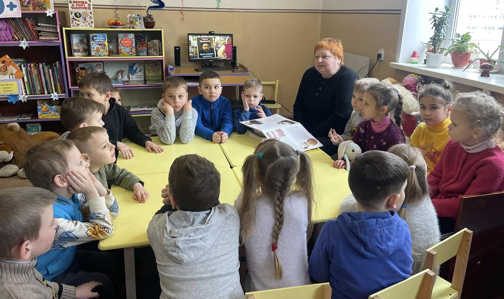 Тетяна Гончар: «Є діти, які читають, не дивлячись на гаджети, як ми свого часу. Вони й беруть нову книгу до рук якось особливо» - ФОТО
