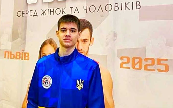 Боксер з Кам’янського Денис Проскура отримав посвідчення майстра спорту
