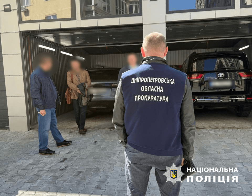В Дніпрі депутат міськради та керівники КП привласнили бюджетні кошти, що були виділені на облаштування дитячих майданчиків - ФОТО