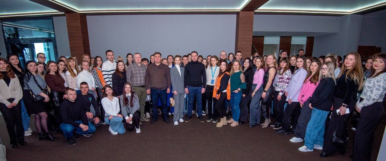 На молодіжний форум до Кам'янського завітали представники 11 громад Дніпропетровщини - ФОТО