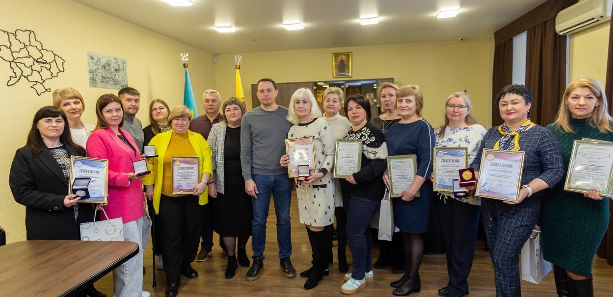 Представники освітніх закладів Кам'янського отримали нагороди на Міжнародній виставці - ФОТО