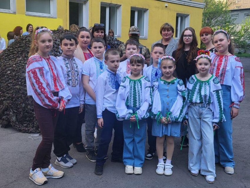 Учні, батьки та освітяни Кам’янського відправили нашим захисникам чергове авто