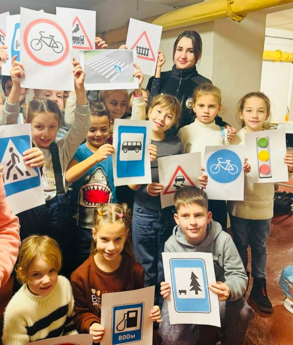 У Кам’янському поліційні служби освітньої безпеки проводять для школярів уроки правової обізнаності - ФОТО