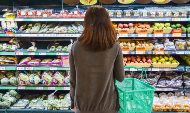 В Україні продовжують зростати ціни на продукти, сигарети, житло, зв’язок та освіту
