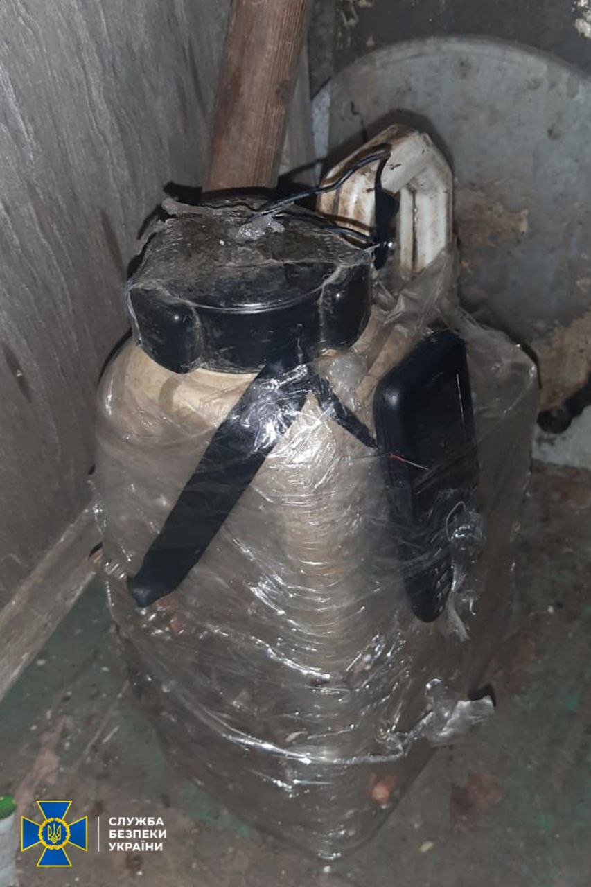 На Дніпропетровщині затримали злочинців, які на замовлення рф планували підпал авто ВСУ та будівлю ТЦК - ФОТО