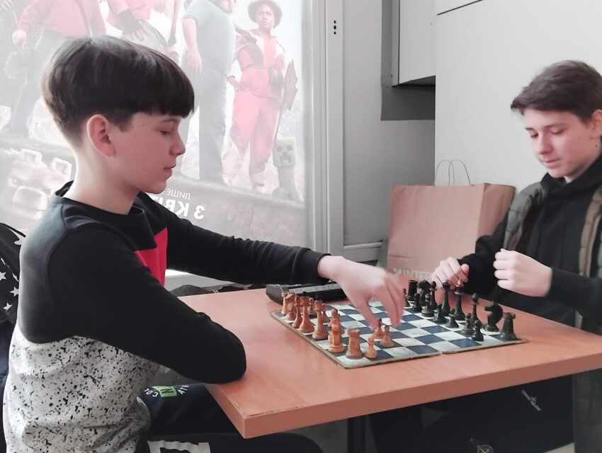 Переможцем шахового турніру вихідного дня у Кам`янському став Владислав Литвин