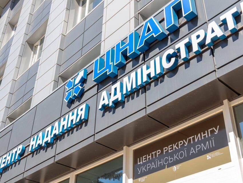Понад тисяча громадян за рік скористувались послугами Центру рекрутингу української армії в Кам`янському