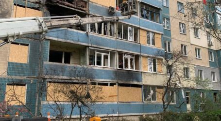 В Кам’янському тривають роботи з ліквідації наслідків влучання ворожого дрону