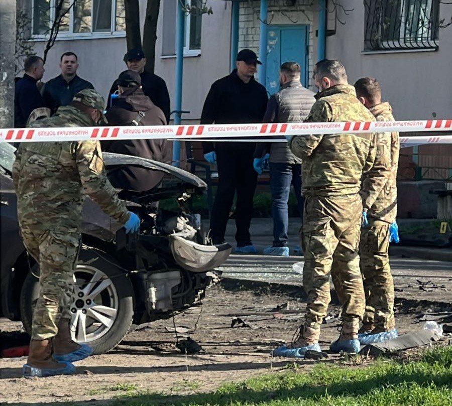 На Дніпропетровщині вибухнуло авто: поранені очільник Лівобережної міськадміністрації Дніпра та його дружина - ФОТО